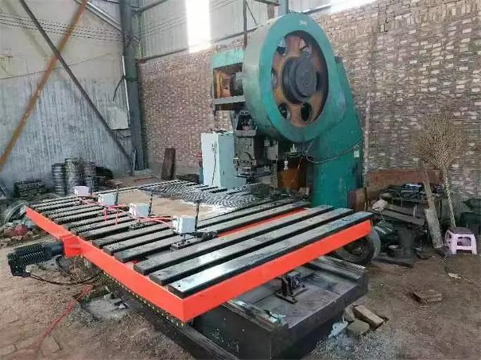 常州自動送料機生產(chǎn)廠家,就找兆豐數(shù)控設備,運行穩(wěn)定, 自動避