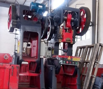 新疆沖床/烏魯木齊63T沖床價格/沖床型號-【效果圖,產(chǎn)品圖,型號圖,工程圖】-中國